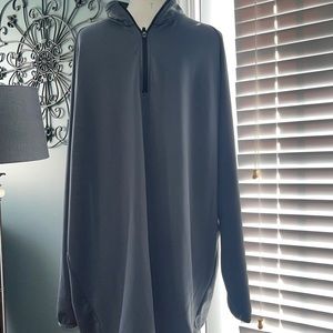 Like New Zelos Light Weight Pull Over